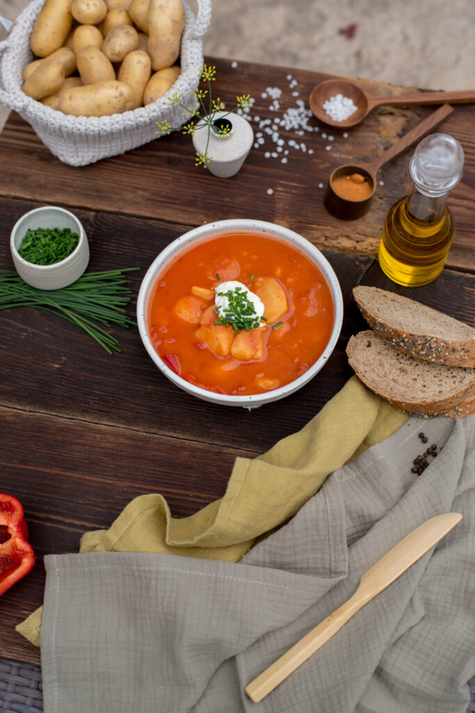 Hausgemachte Tomatensuppe mit Brot – Tiefkühlsuppen von Simply Soup Zürich